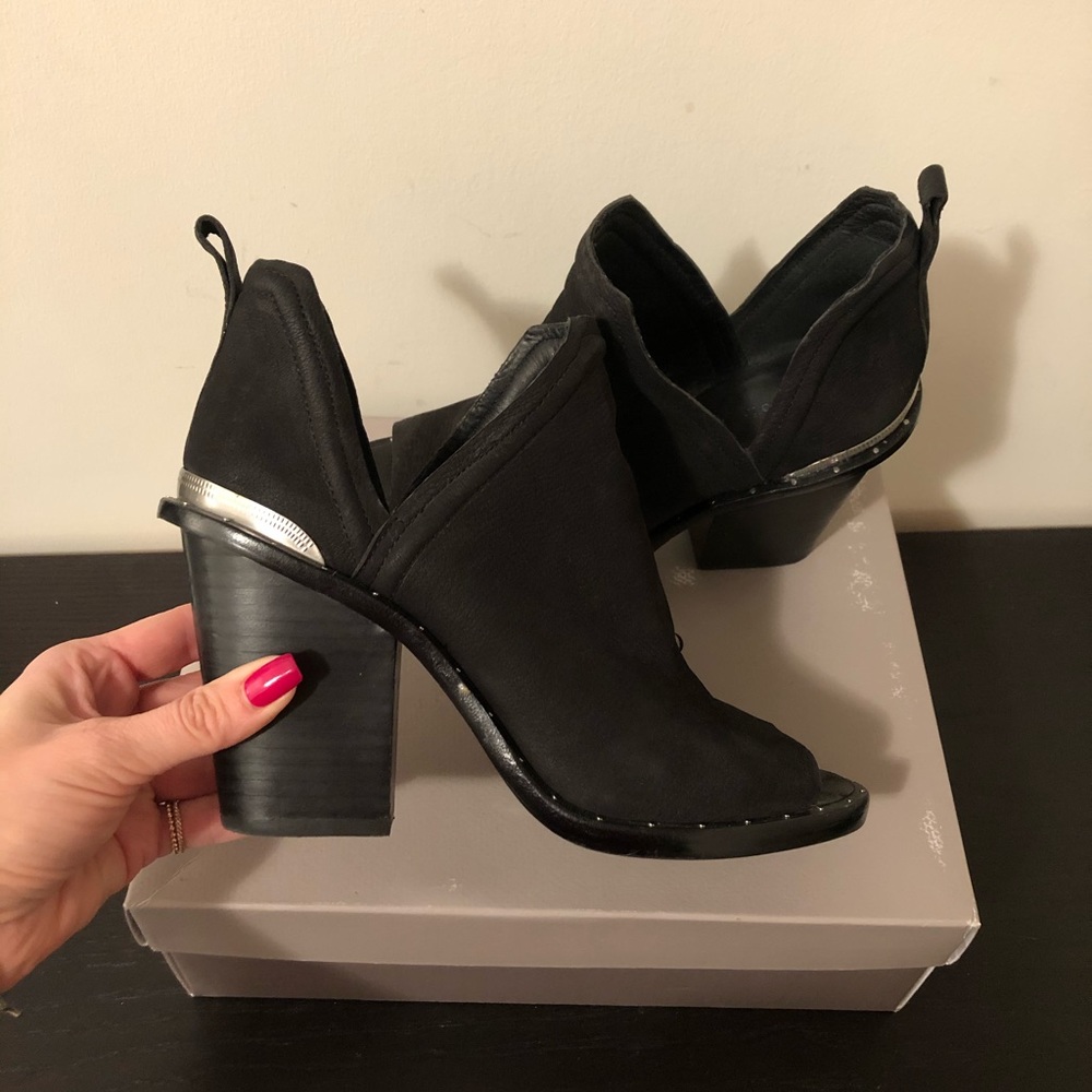 Sold! Mercer Edit western style leather heels - Picture 3 of 8